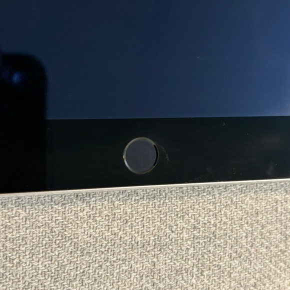 Apple iPad Air 2 16GB Silver 9.7" with Lightning Cable Model A1566 Late 2014 - Picture 4 of 13